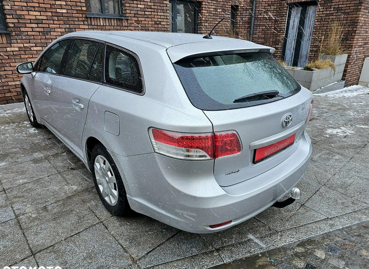 Toyota Avensis cena 28900 przebieg: 172000, rok produkcji 2011 z Kalisz Pomorski małe 154